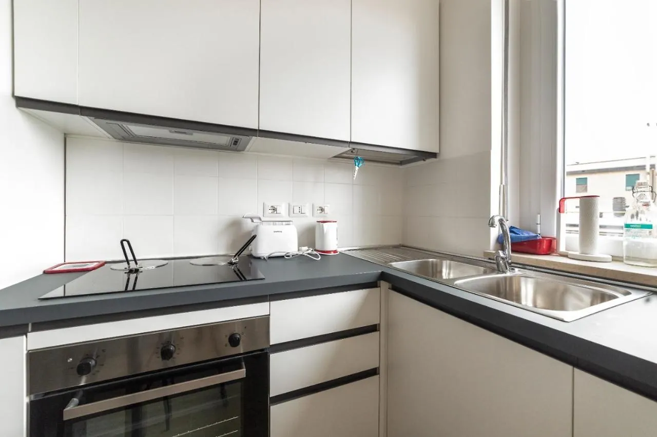 Sant'Ambrogio Bright Apartment With Terrace Milan