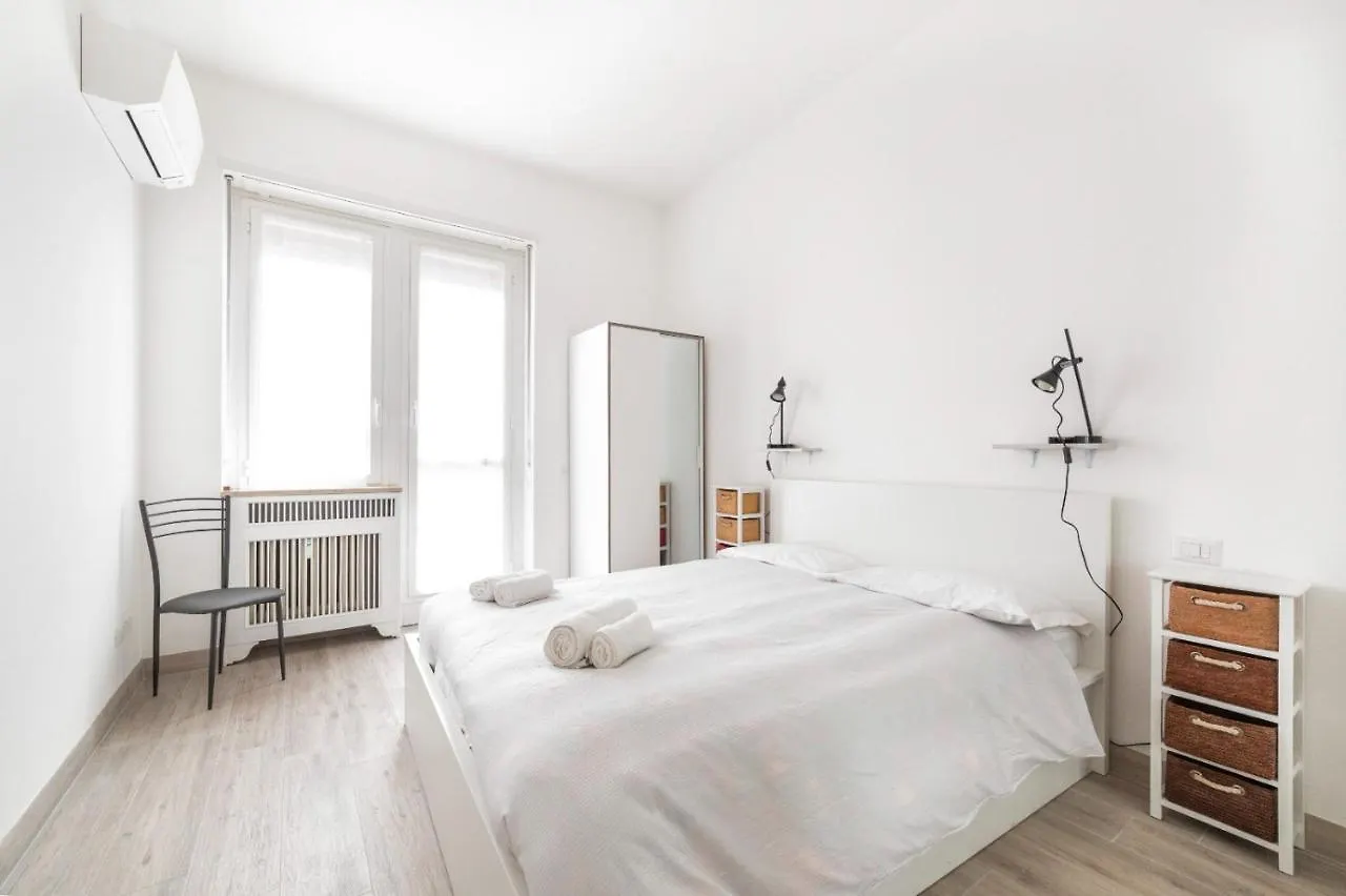 Sant'Ambrogio Bright Apartment With Terrace Milan