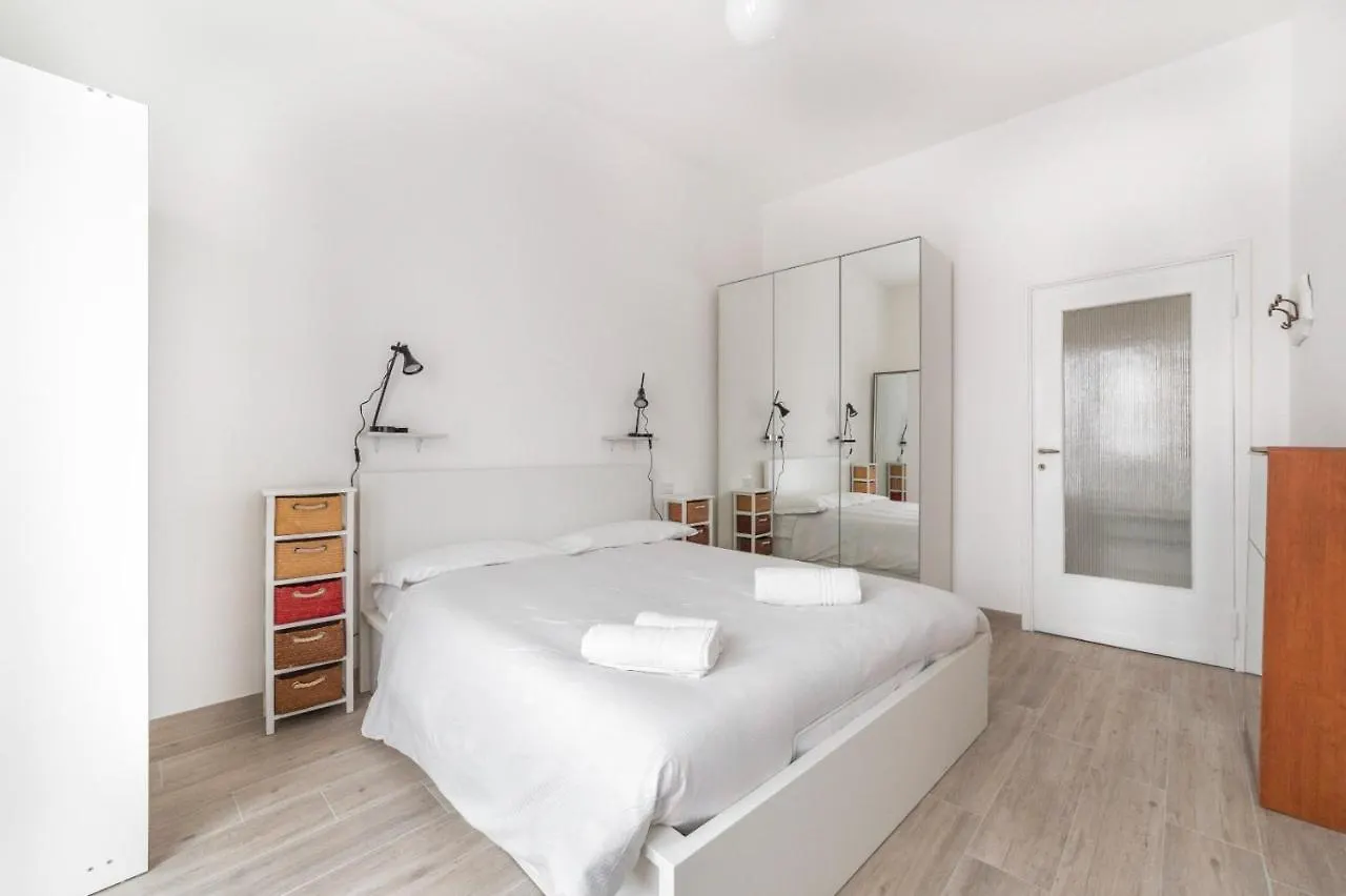 Sant'Ambrogio Bright Apartment With Terrace Milan