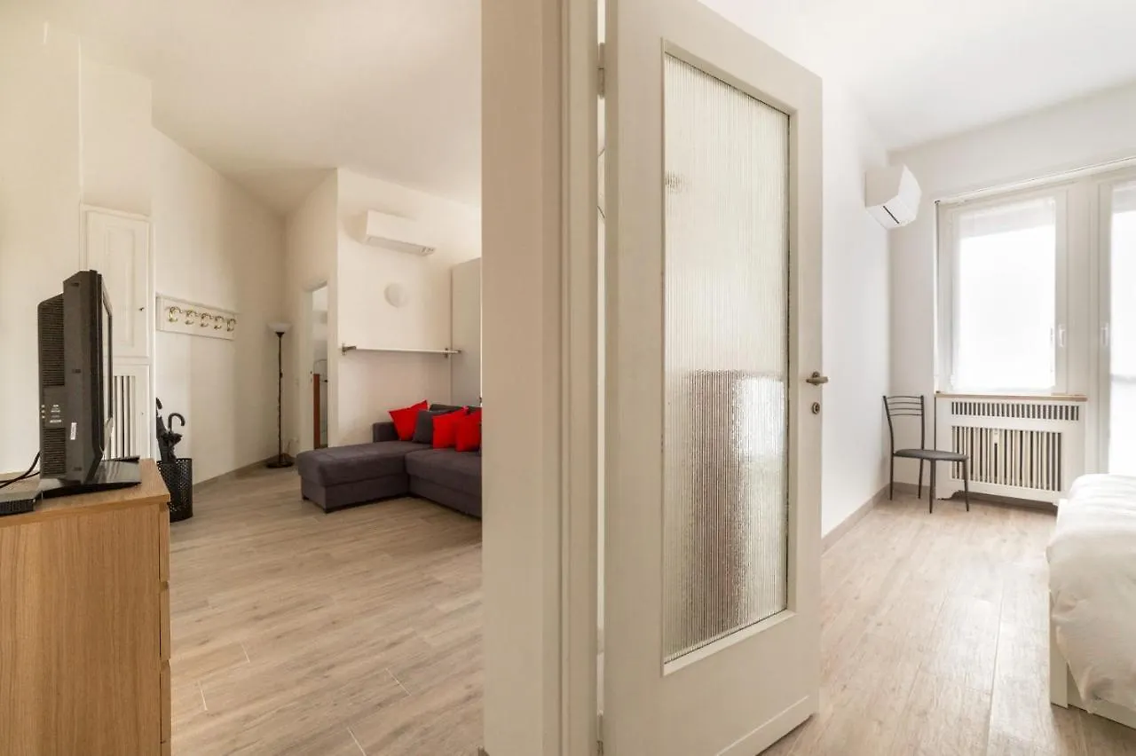 Sant'Ambrogio Bright Apartment With Terrace Milan