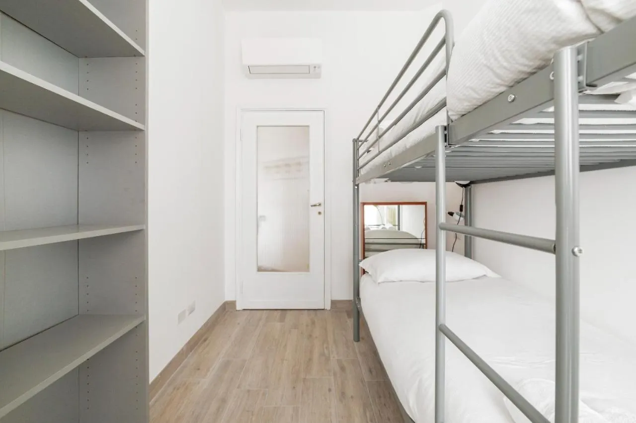 Sant'Ambrogio Bright Apartment With Terrace Milan 0*,