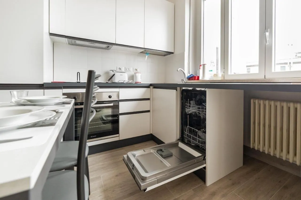 Sant'Ambrogio Bright Apartment With Terrace Milan